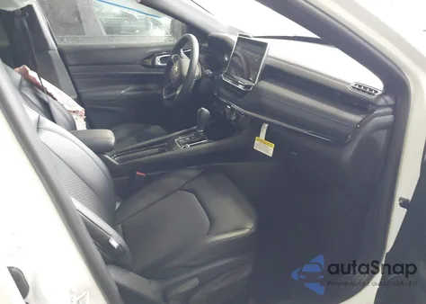 2025 Jeep Compass Latitude 4X4 z USA, uszkodzony, nr VIN 3C4NJDBN8ST586228